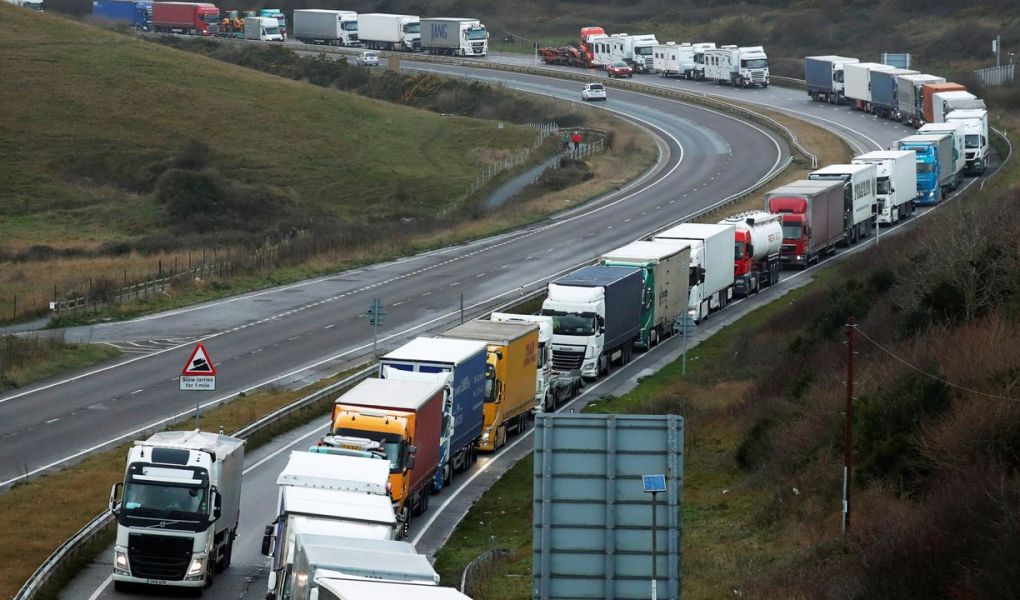 Francia pone fin al bloqueo en la frontera con Reino Unido y reabrirá a viajeros sin Covid-19