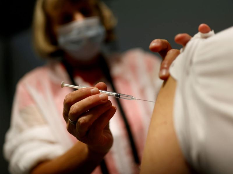 Regulador de UE aprueba tercera dosis de Pfizer para mayores de 18 años