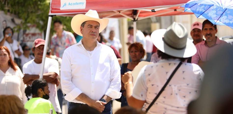 Mejía acostumbra a irse sin despedirse; “para qué lo invitan”, dice Rubén Moreira