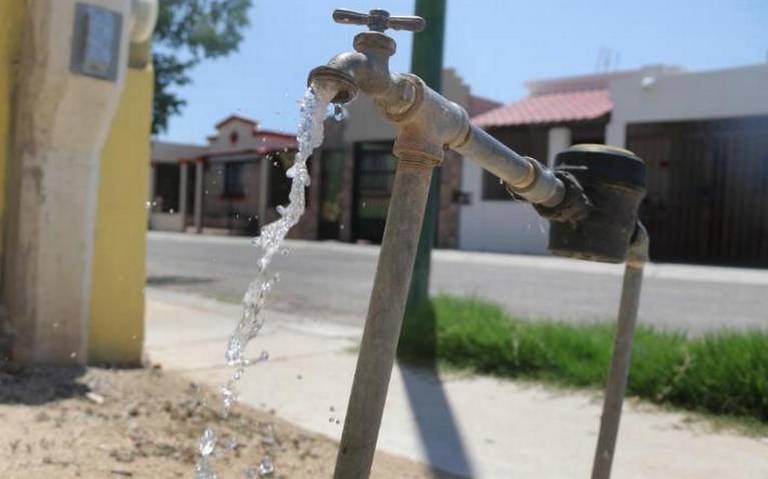 ¡Hasta mil litros por segundo! Aumenta gasto de agua en la ciudad durante meses calurosos
