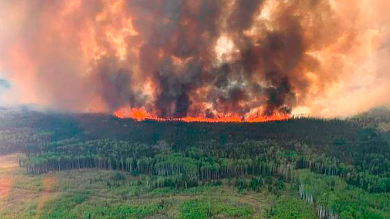 Declaran estado de emergencia al oeste de Canadá, ante el crecimiento de los incendios