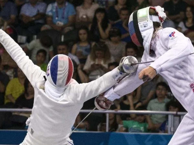 La esgrima reintegra a deportista rusos y bielorrusos para París 2024