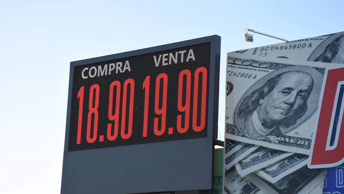 El peso gana terreno frente al dólar: Baja de 10 centavos