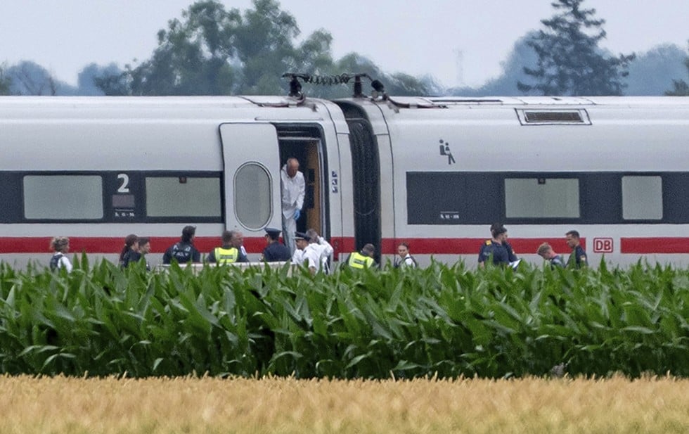 Hombre hiere a cuatro personas con hacha en tren en Alemania