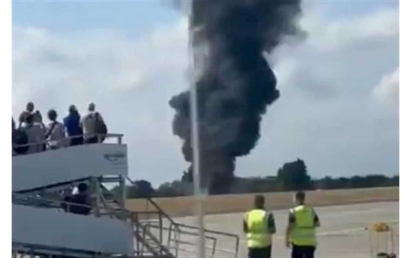 Choca avión en aeropuerto de Londres