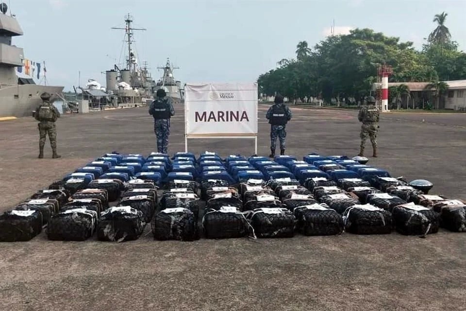 Aseguran 2.5 tons. de cocaína frente a costas de Michoacán